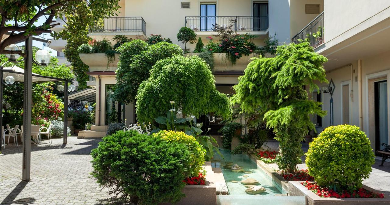 Hotel Stella Riccione Buitenkant foto