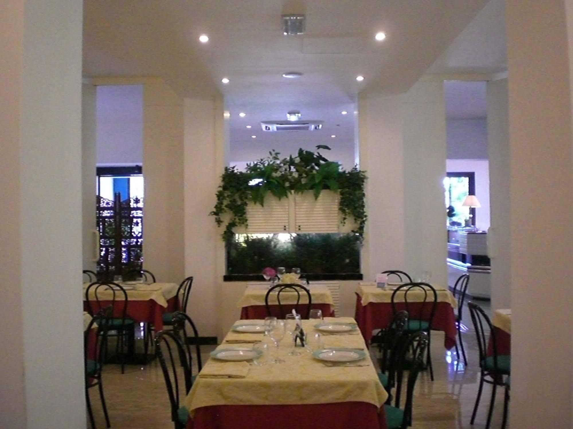 Hotel Stella Riccione Buitenkant foto