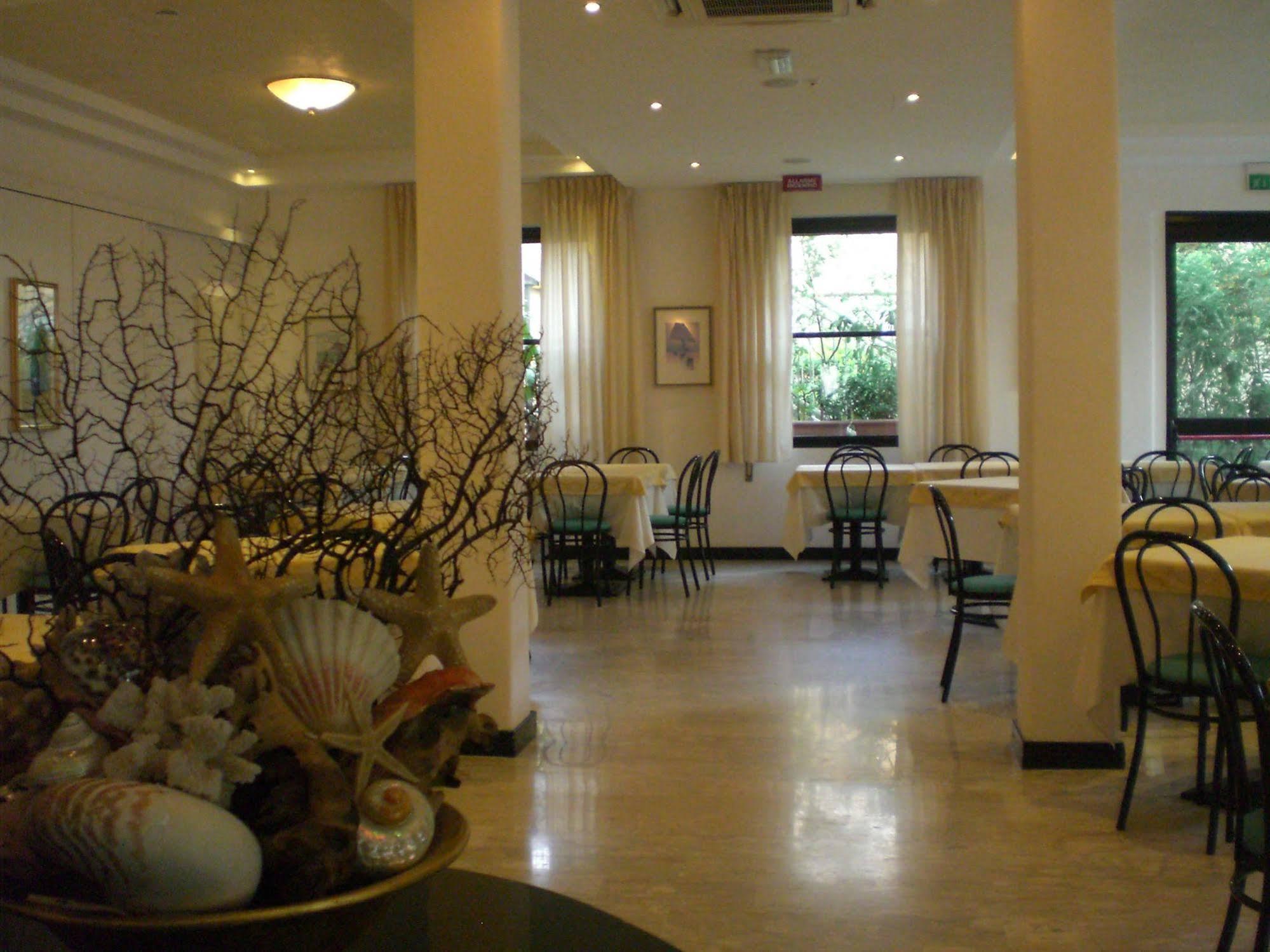 Hotel Stella Riccione Buitenkant foto